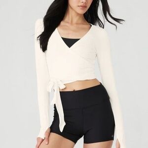Alo CREAM Cropped Escalate Wrap Top - M